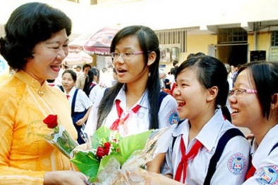 Mùng 3 Tết Thầy 'tám chuyện' tặng quà ý nghĩa