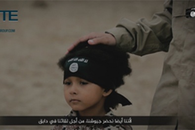 IS cử phần tử khủng bố nhí 4 tuổi đánh bom liều chết cùng 3 tù nhân