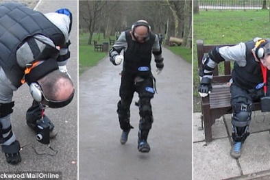 Trang phục 'biến' con người thành 100 tuổi trong tích tắc