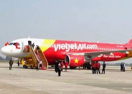 Hàng trăm hành khách 'vật vờ', bức xúc vì ba chuyến bay VietJet Air bị hoãn