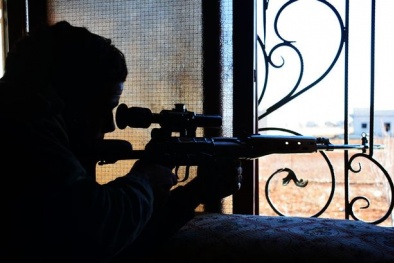 Đang huấn luyện đệ tử, 'đao phủ' IS bị tay súng Anh bắn tung đầu