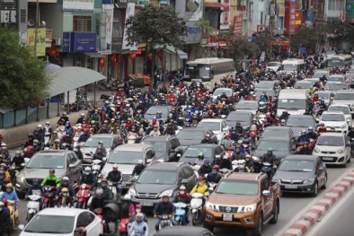 Đi làm khai xuân, các tuyến đường Hà Nội 'chật như nêm' từ sáng sớm