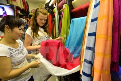 Hà Nội đưa sản phẩm lụa Vạn Phúc ra thế giới