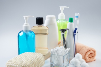 'Tiền mất tật mang' vì chất bảo quản trong các loại mỹ phẩm