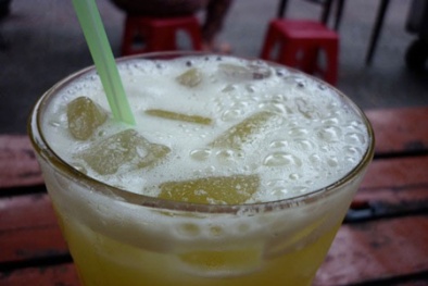 Phát hoảng công nghệ 'tái chế' nước đá siêu bẩn tại chùa Phật Tích 