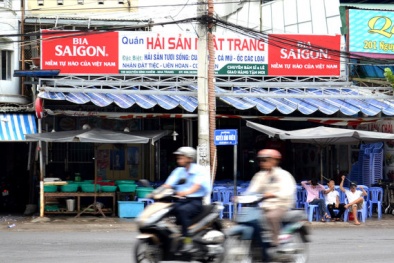 Nhà hàng Nha Trang hất thức ăn vào khách từng lên báo vì bán cua ‘gian’?