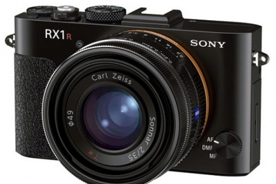 Cách chọn máy ảnh DSLR chuẩn từng milimet ăn chơi tơi bời đầu năm mới