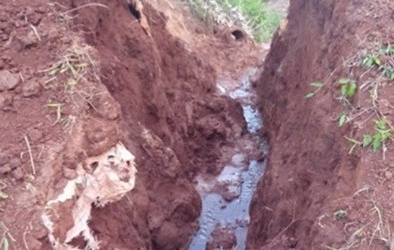 Đắk Lắk: Đất đá đổ sụp 'chôn sống' 2 người đàn ông khi đào mương