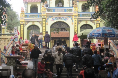 Đầu năm đi vay tiền Bà Chúa Kho: Dịch vụ giải ngân tận… răng 