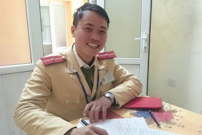 Hai vợ chồng khóc nức nở vì... sự kịp thời của CSGT