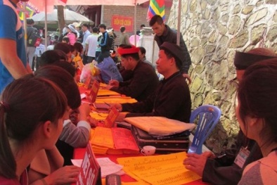 Mất tiền, ôm mối lo vì xem bói đầu năm