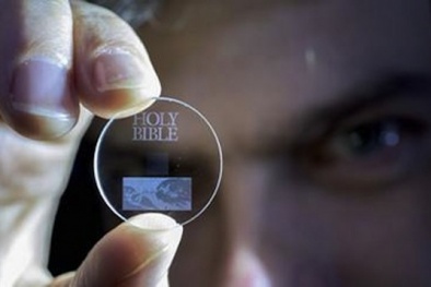 Bộ nhớ thủy tinh có khả năng lưu giữ dữ liệu suốt 13,8 tỷ năm