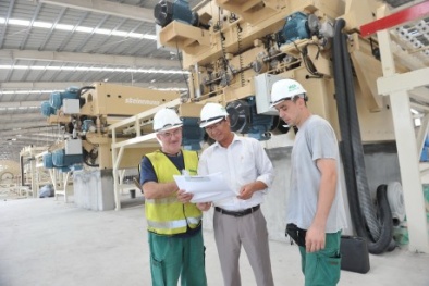 Sản xuất tấm ván ép đầu tiên đạt chất lượng châu Âu