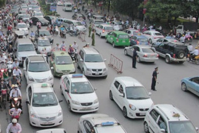 Tại sao giá cước vận tải luôn tăng nhanh, giảm chậm?