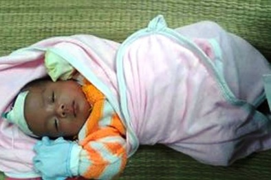 Cứu sống bé 1 tháng tuổi ngừng hô hấp, tím tái vì ngộ độc khí CO 