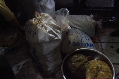 Cần Thơ: Hàng trăm ký nội tạng không nguồn gốc 'tuồn' ra quán ăn