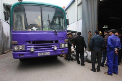 Phát hoảng khi cả tấn nội tạng thối được ‘nhồi’ trên xe khách 45 chỗ 