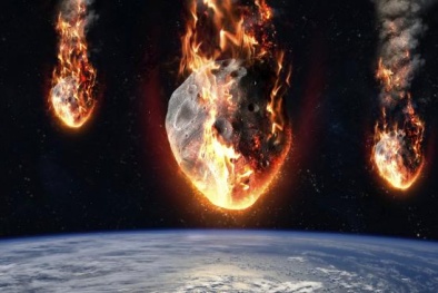 Sao băng lửa khổng lồ nổ tung trên bầu trời Đại Tây Dương