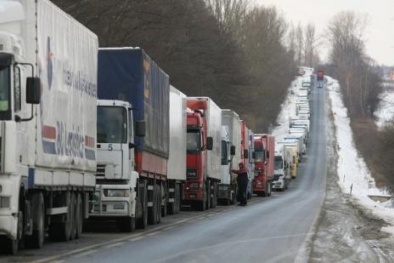 Tin tức mới nhất về Ukraine ngày 26/2: Ukraine xuống nước, dỡ bỏ lệnh cấm vận xe tải Nga 