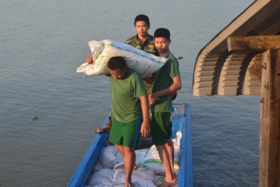 Đường cát nhập lậu liên tục được 'tuồn' qua biên giới 