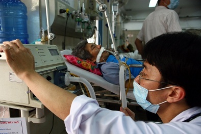 Bệnh viện Bạch Mai ứng dụng 500 kỹ thuật mới cứu người