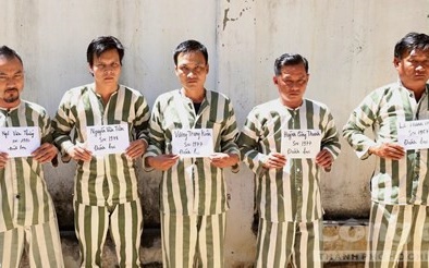 Đột kích sòng bạc 'ẩn mình' trong công ty, thu giữ gần trăm triệu