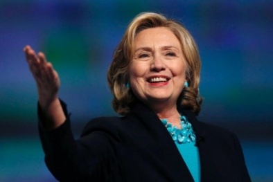 Bà Clinton thắng lớn nhưng vẫn phải 'quyết đấu' với đối thủ đáng gờm