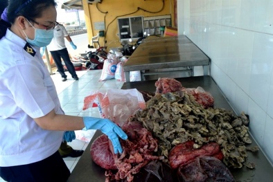 Tóm gọn 2 tạ lòng bò thối suýt lên mâm nhậu ở Sài Gòn 