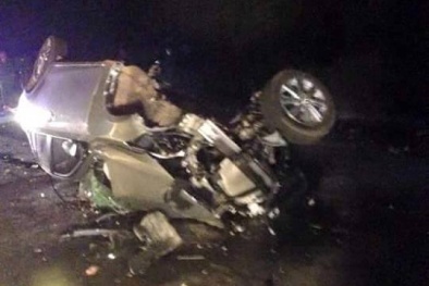 Hai ô tô con đối đầu vỡ vụn, 7 người chết và bị thương