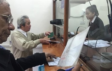 Ngày đầu cấp bằng lái xe quốc tế: 5 phút là xong!