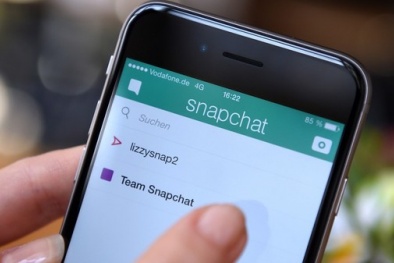 Snapchat lăm le 'soán ngôi' Facebook với 8 tỷ lượt xem video mỗi ngày