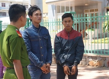 Nhóm cướp 9x cả gan cắt đứt gân tay phụ nữ để cướp túi xách