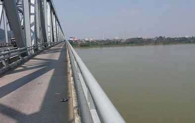 Tinh thần sống đã cứu nhiều người thoát chết ở cầu Bến Thủy