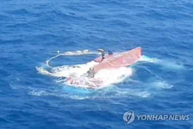 Khẩn trương tìm kiếm 6 thuyền viên Việt Nam mất tích tại Hàn Quốc