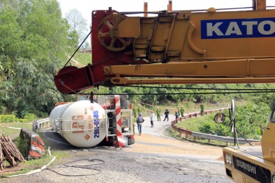 Đèo Hải Vân đã thông sau khi giải quyết quả 'bom gas' 16 tấn