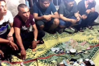 Hàng trăm con bạc say sưa sát phạt, 'ngơ ngác' khi công an ập vào 