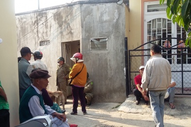 Nam sinh mặc đồng phục rụt rè đi tự thú sau bi kịch giết cha ruột