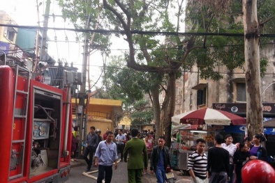 Cảnh sát vây bắt kẻ 'tiện tay' chém người vô cớ ở gần chợ