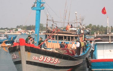 Bàng hoàng kể lại vụ ngư dân Việt bị tàu Trung Quốc cướp phá