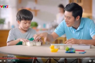 Xem quảng cáo sữa chua Ba Vì, con tôi cứ chê cậu bé trong tivi học dốt! 