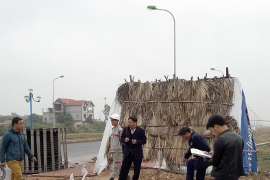 Bịt kín mặt, nhóm cướp đánh hẳn xe cẩu vào công trường gây án