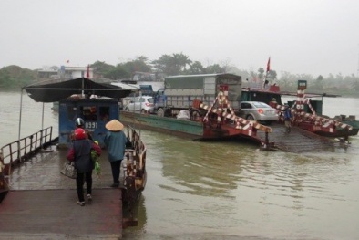 Cầu An Thái bị đâm hỏng khiến hàng nghìn người dân mệt mỏi