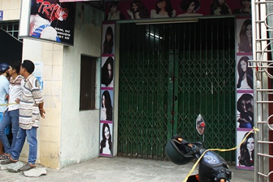 Qua khe cửa tiệm cắt tóc, kinh hoàng phát hiện người đàn ông treo cổ