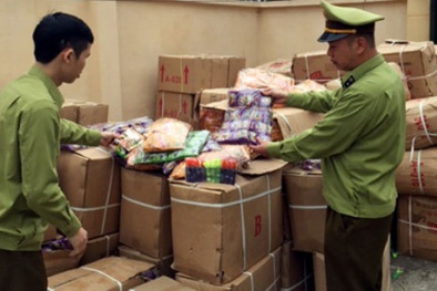 Quảng Ninh tiêu hủy cả tấn bim bim, ô mai, thạch que không rõ nguồn gốc