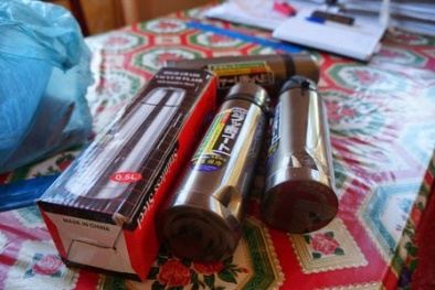  Bình giữ nhiệt Trung Quốc có thể gây ung thư: Dân văn phòng lo sốt vó!