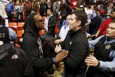 Mỹ chia rẽ vì tỉ phú Donald Trump