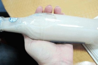 Ông bố Hà Nội tố sữa đậu nành Tribeco nổi váng mốc dù còn hạn sử dụng 