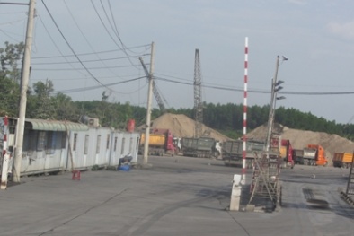 Những bất thường ở Xi Măng Hà Tiên 1: Ký hợp đồng 'khủng' cho người nhà 'chặt chém'