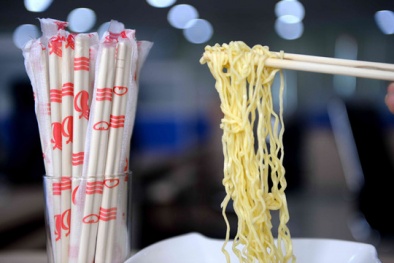 Malaysia rúng động trước nghi vấn đũa dùng một lần 'ngậm' độc