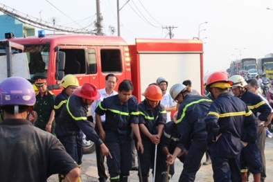 Hàng trăm lít xăng lênh láng ra đường gây náo loạn Sài Gòn
